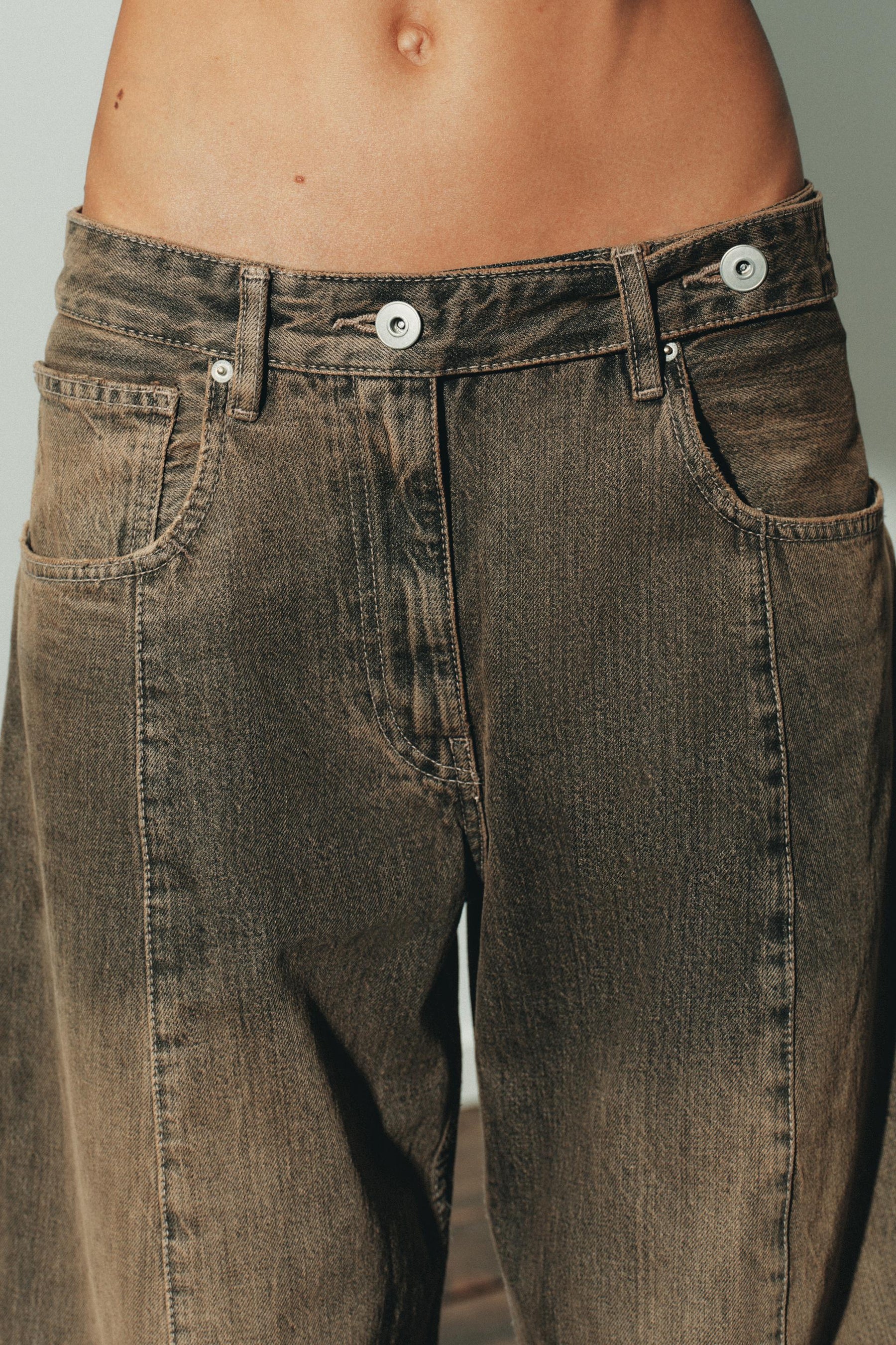 Oversized Barrel Low-Rise Jeans