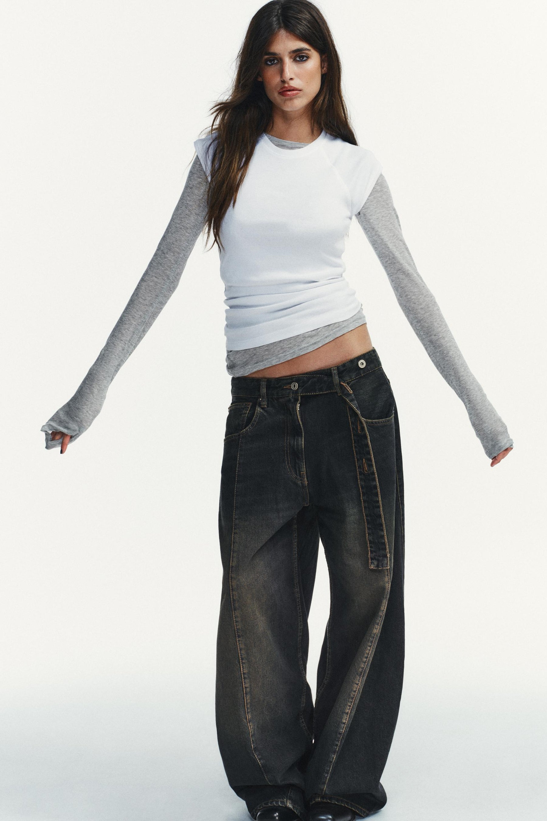 Oversized low-rise barrel jeans