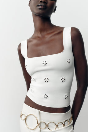 FLORAL EMBROIDERED TOP