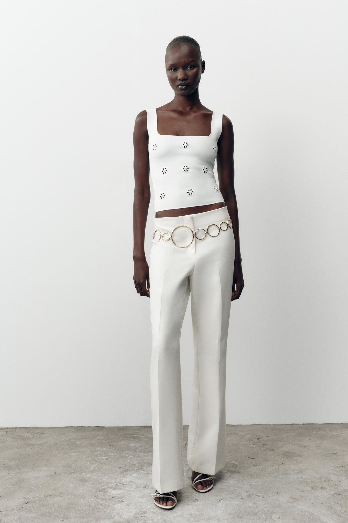 FLORAL EMBROIDERED TOP