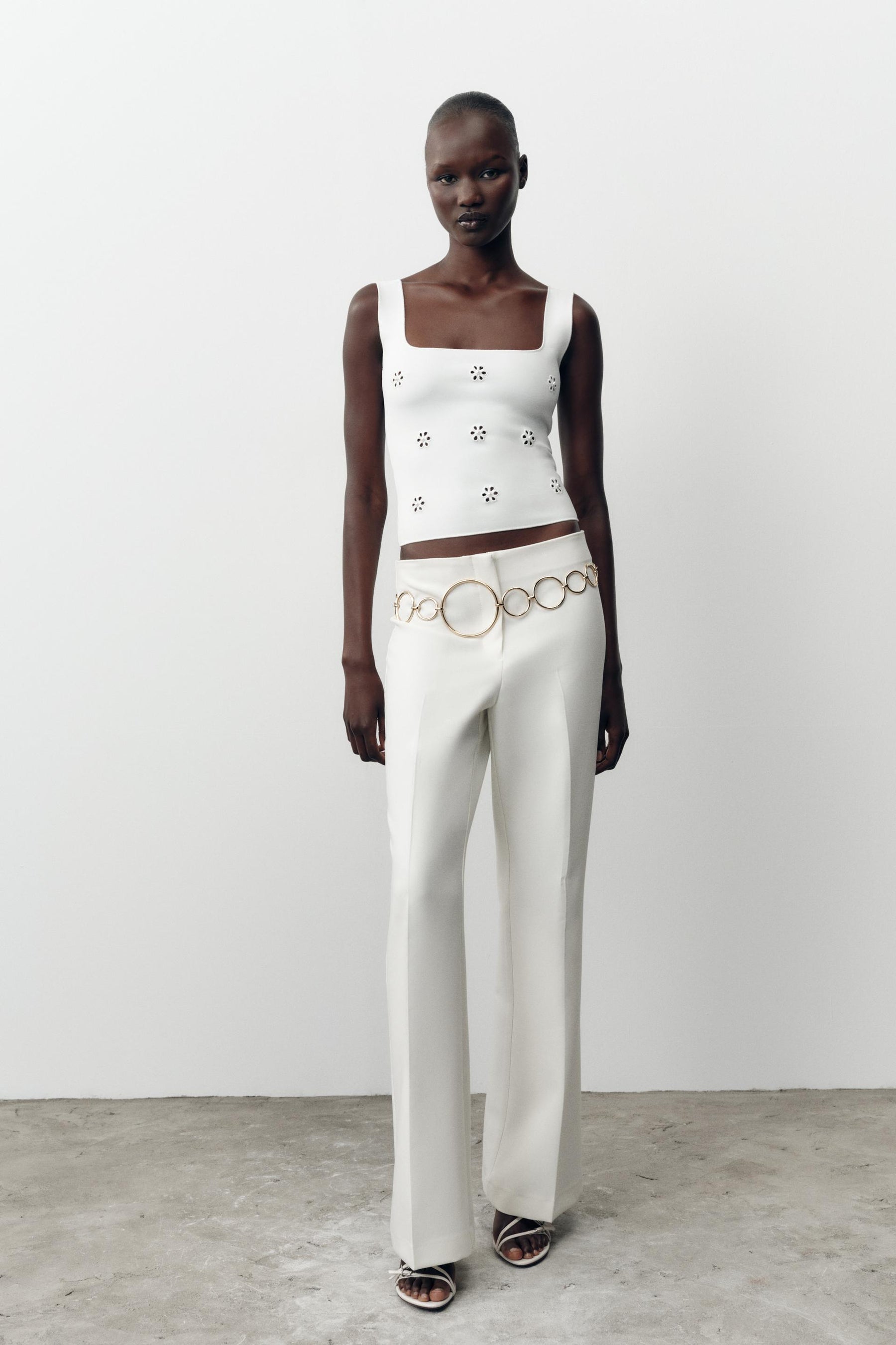 FLORAL EMBROIDERED TOP