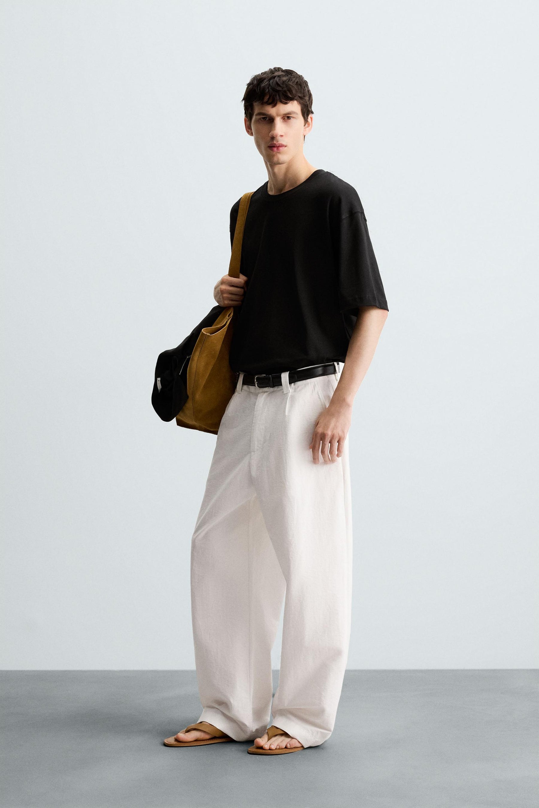 CONTRAST EMBROIDERY T-SHIRT - Image 4