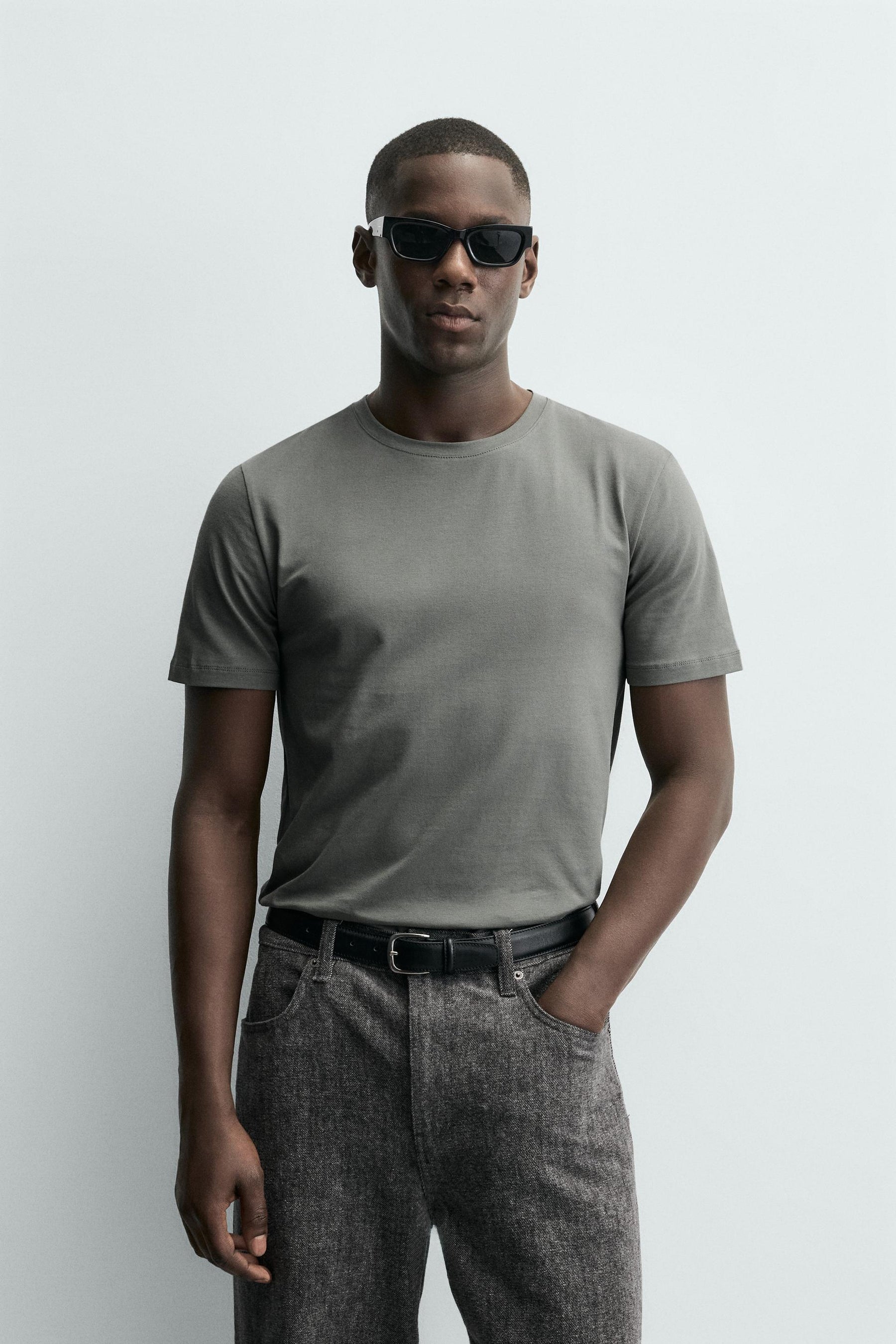 BASIC SLIM FIT T-SHIRT - Image 2