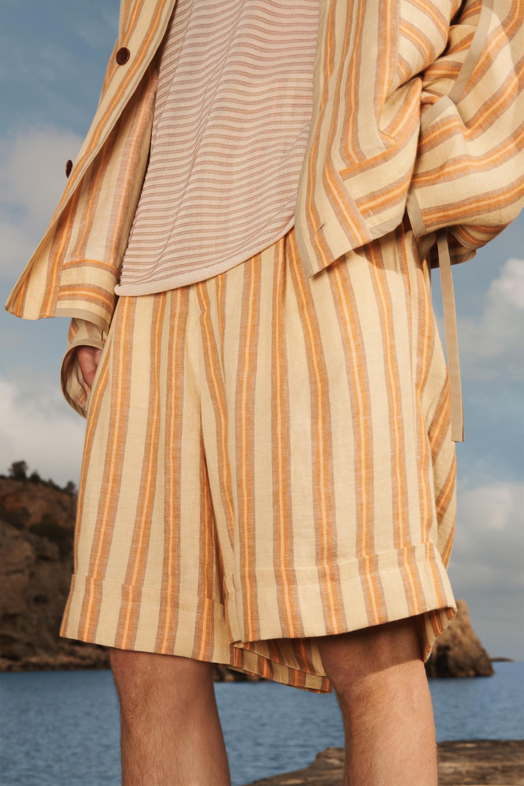 LIMITED EDITION STRIPED LINEN BERMUDA SHORTS - Image 3