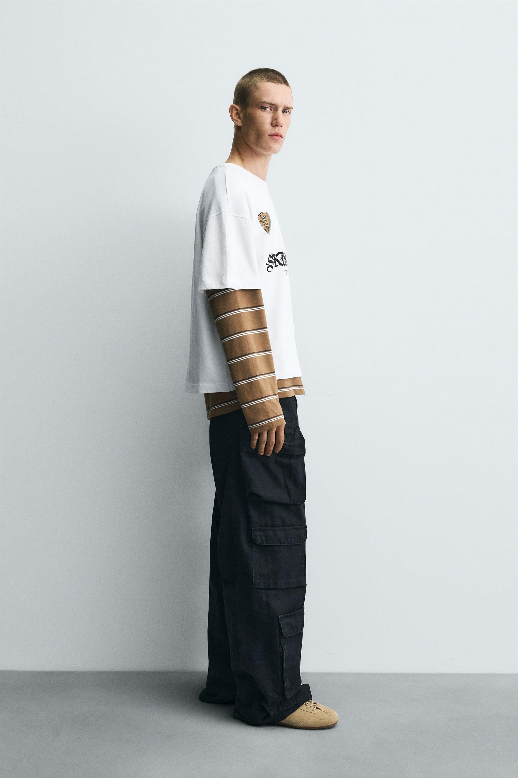 T-SHIRT WITH CONTRAST PRINTS - Image 4