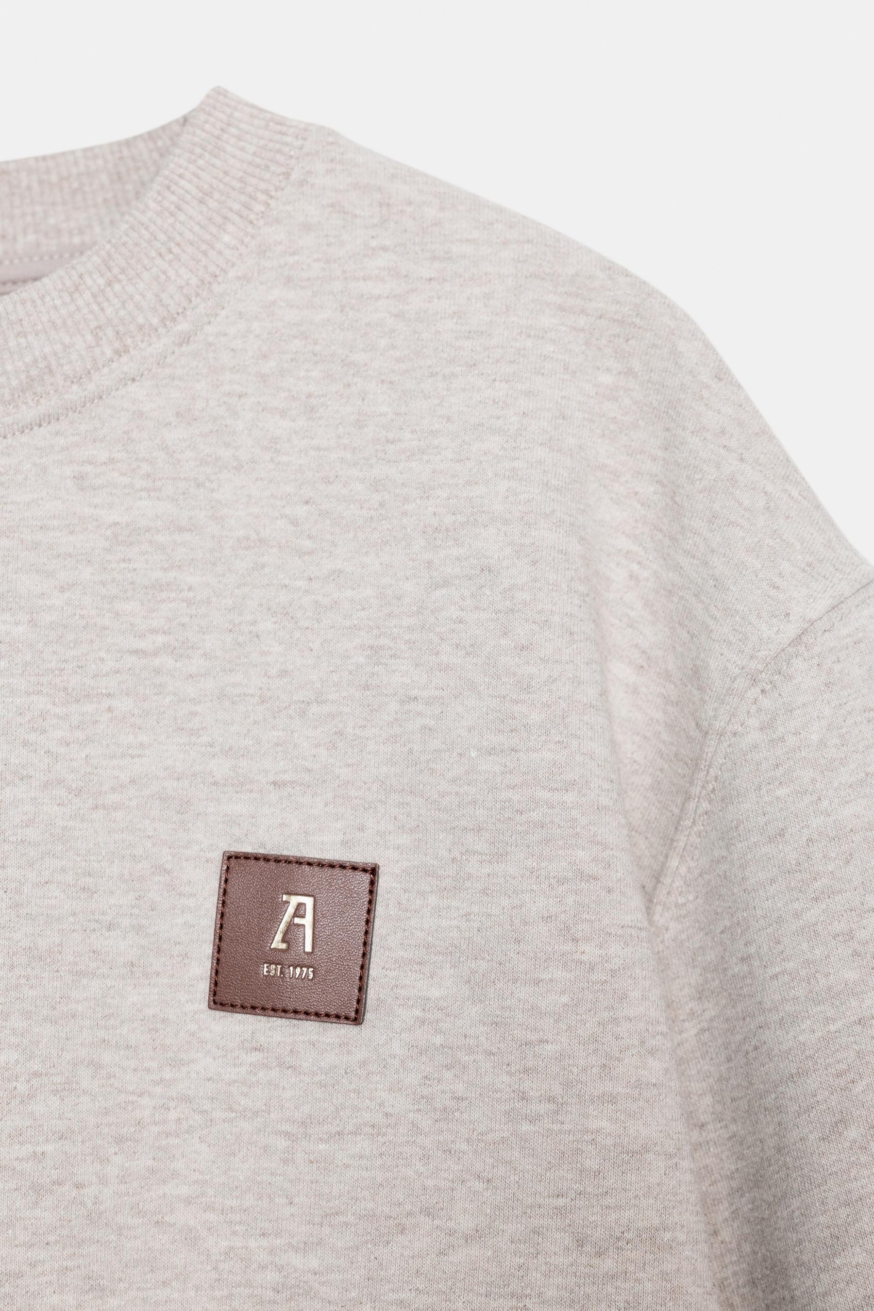 Sweatshirt with label detail