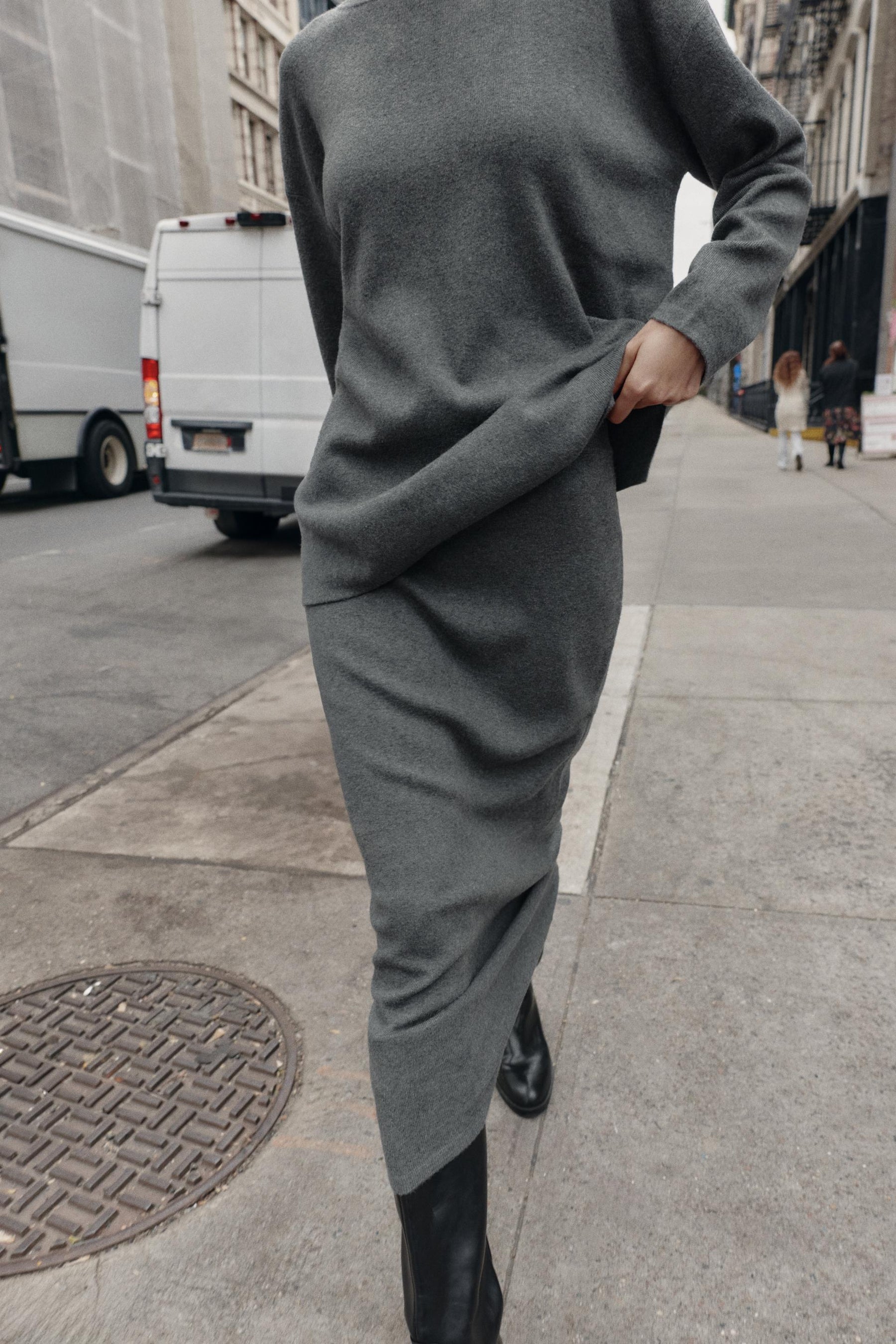 PLAIN KNIT MIDI SKIRT