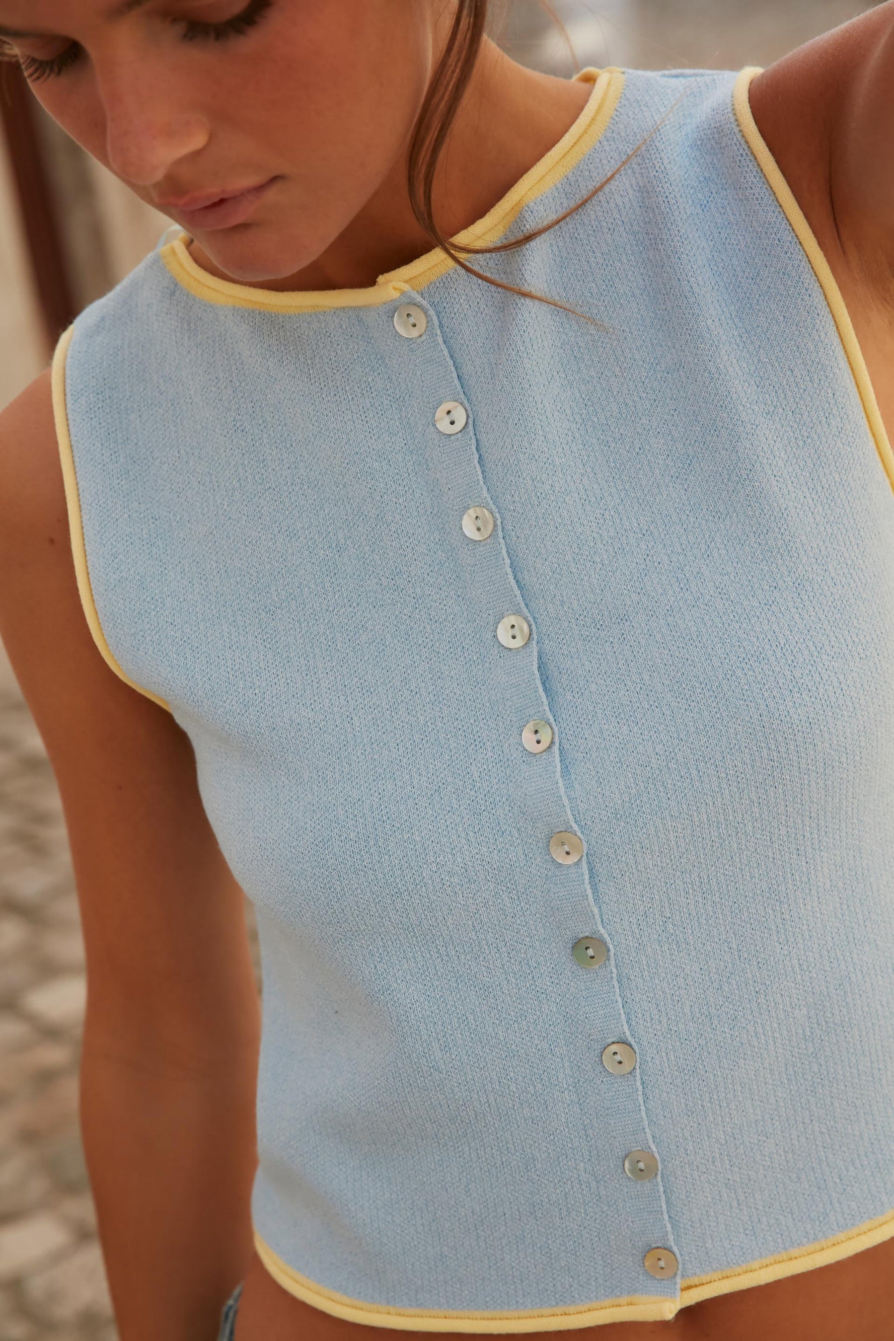 KNIT TOP WITH CONTRAST TRIMS - Image 2