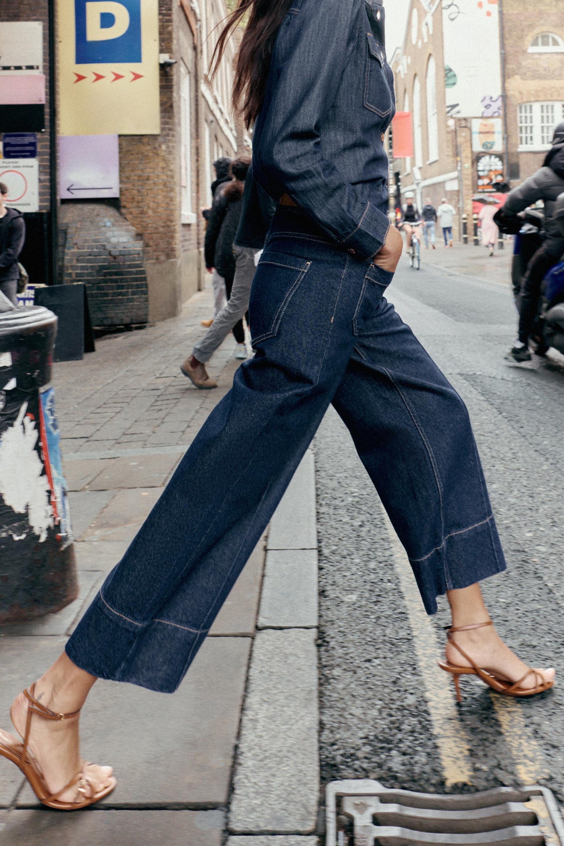 High-waist cropped jeans