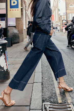 High-waist cropped jeans