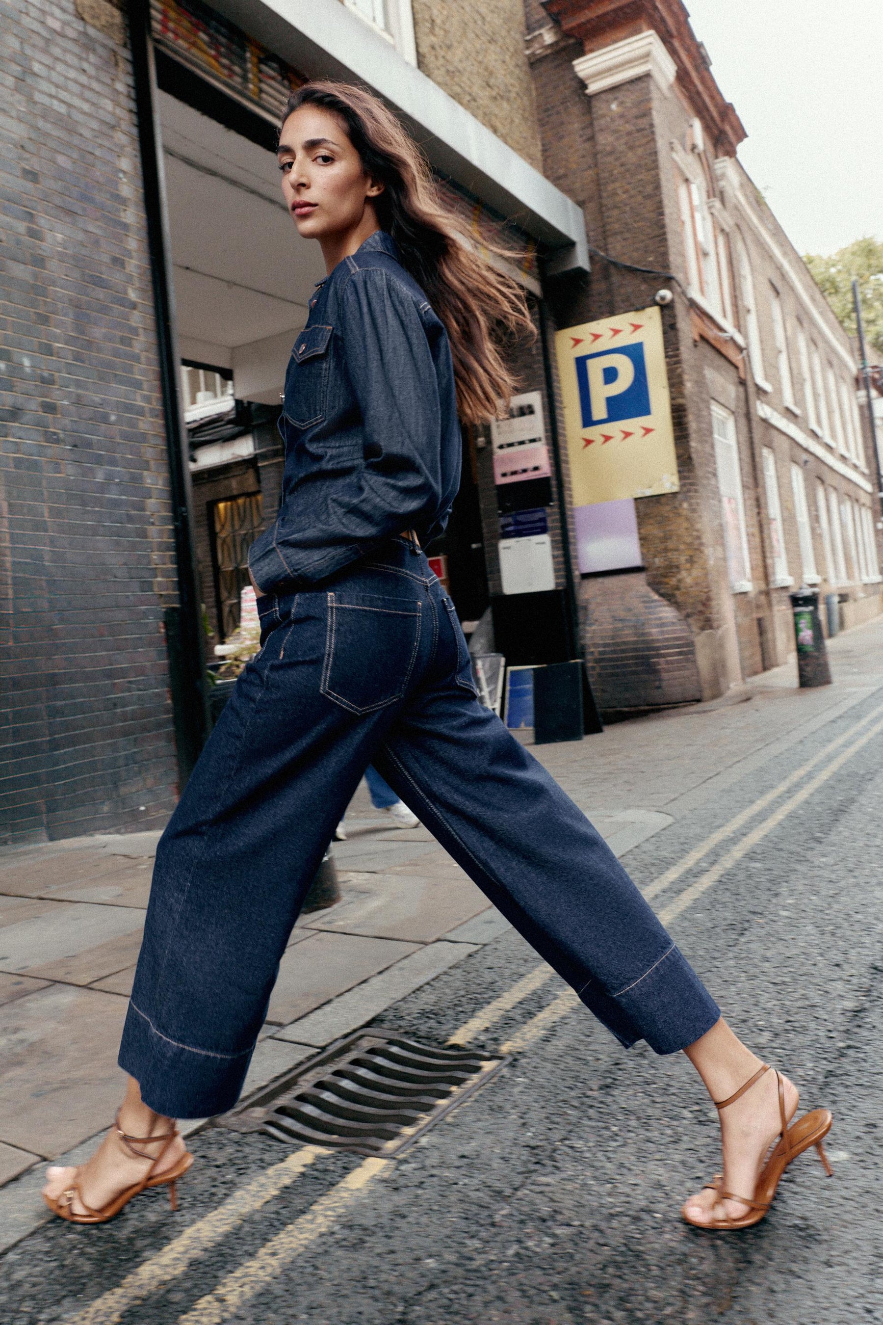 High-waist cropped jeans