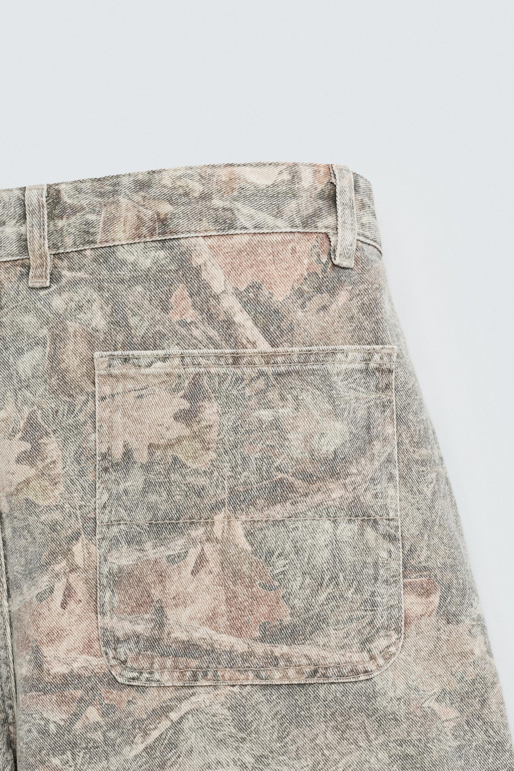 ABSTRACT PRINT RELAXED FIT BERMUDA SHORTS - Image 8