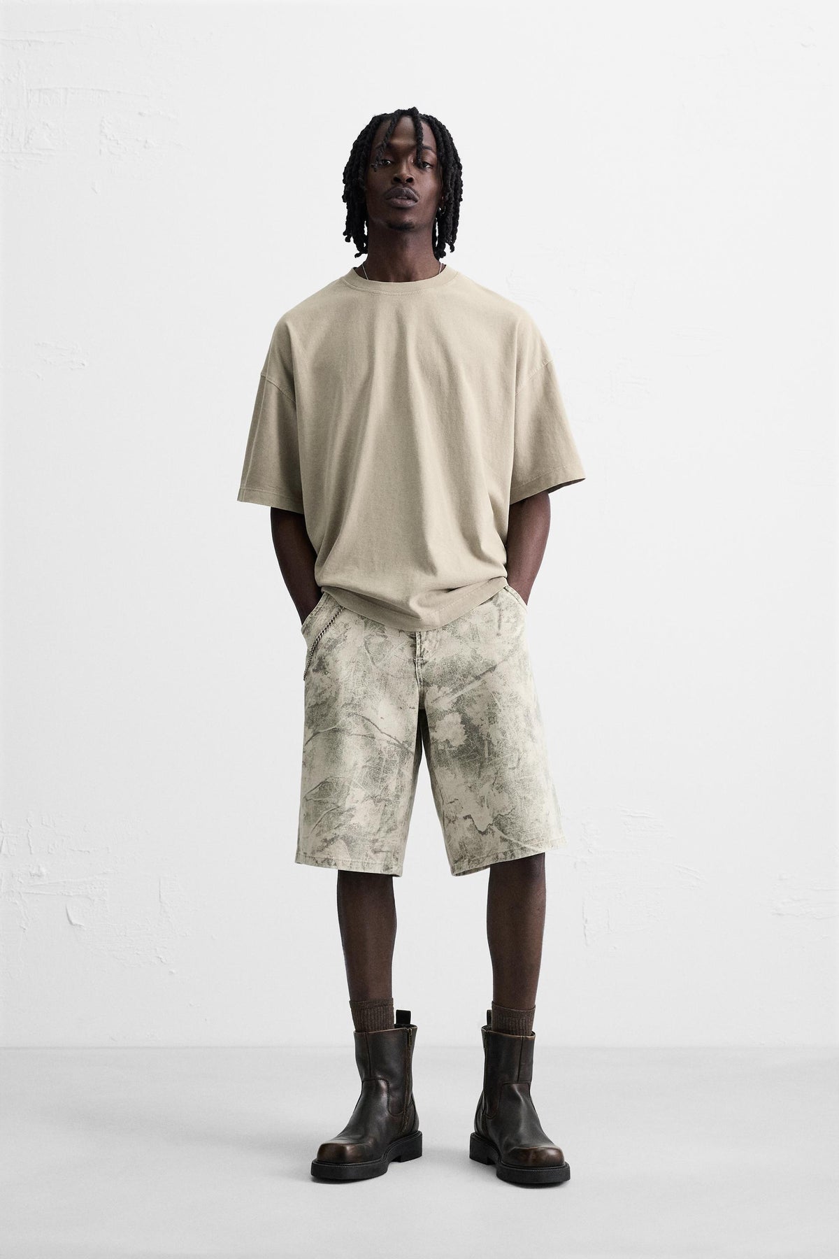 ABSTRACT PRINT RELAXED FIT BERMUDA SHORTS - Image 1