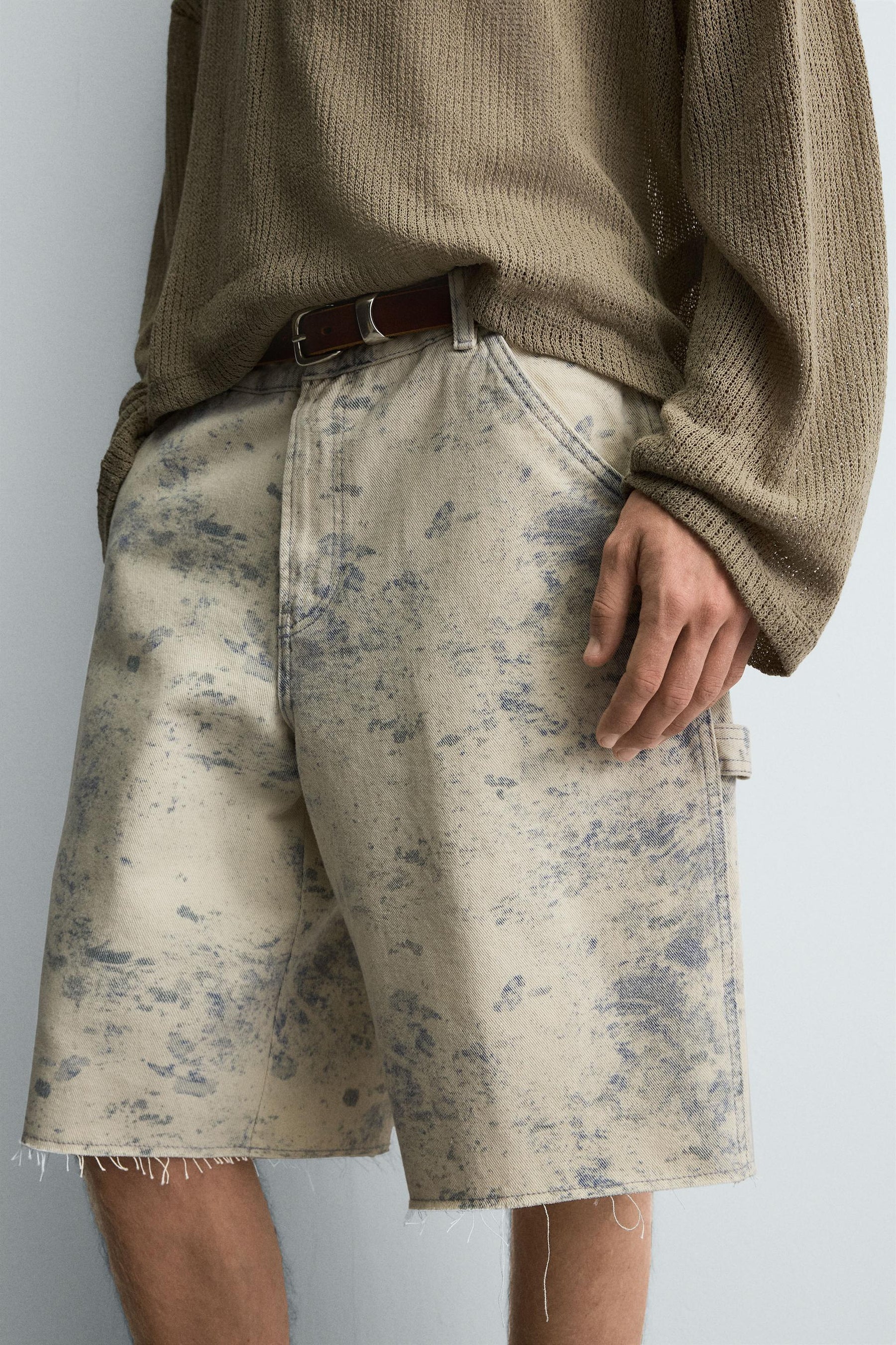 ABSTRACT PRINT CARPENTER POCKET BERMUDA SHORTS - Image 5