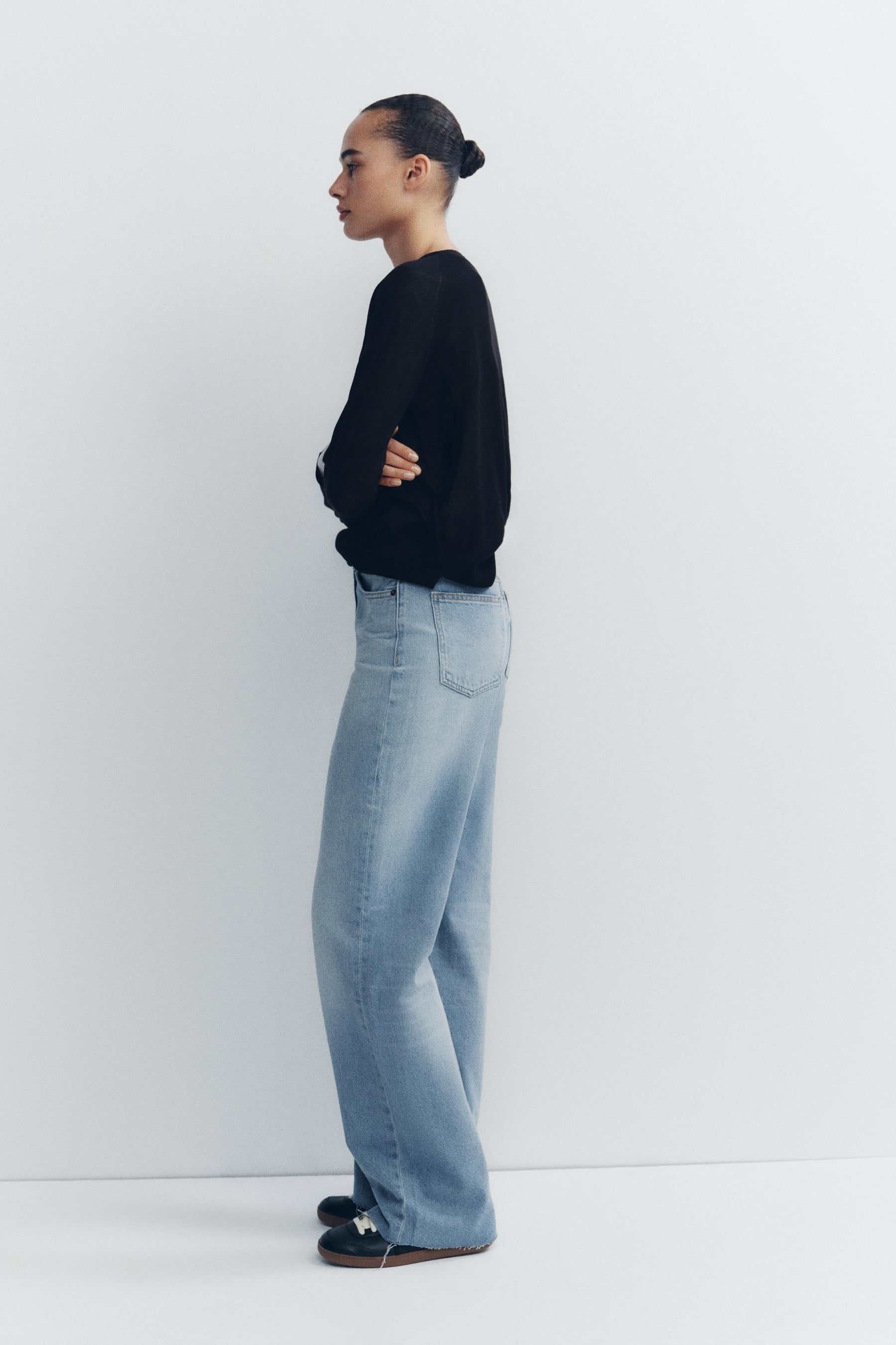 Wide-leg high-waist jeans