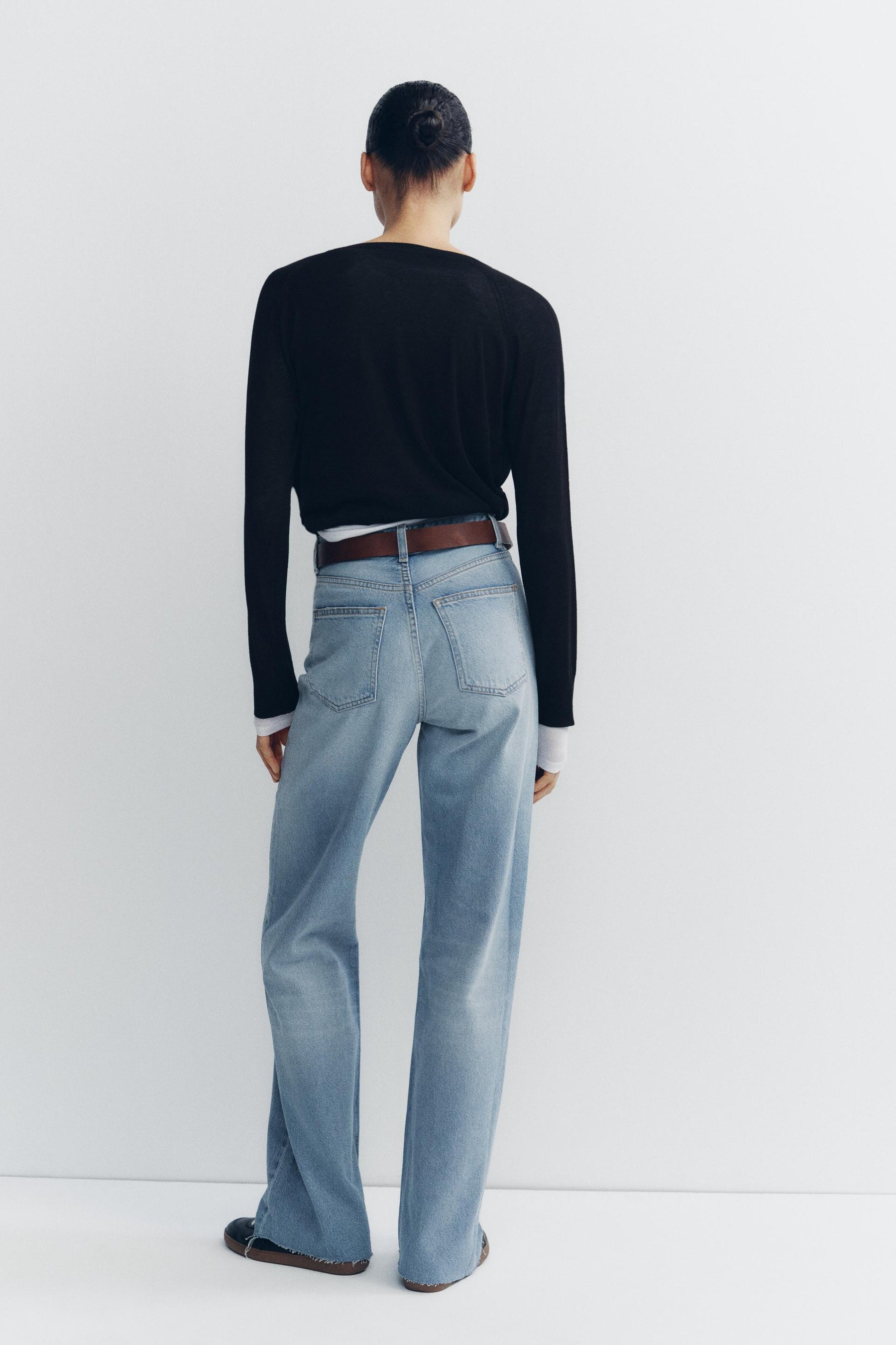 Wide-leg high-waist jeans