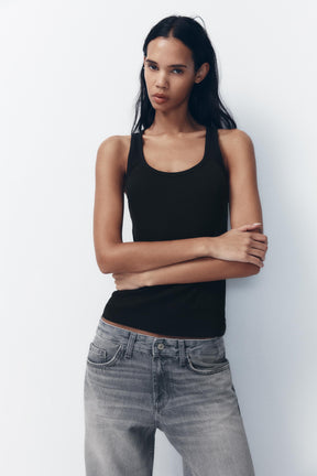 WIDE-LEG MID-RISE JEANS