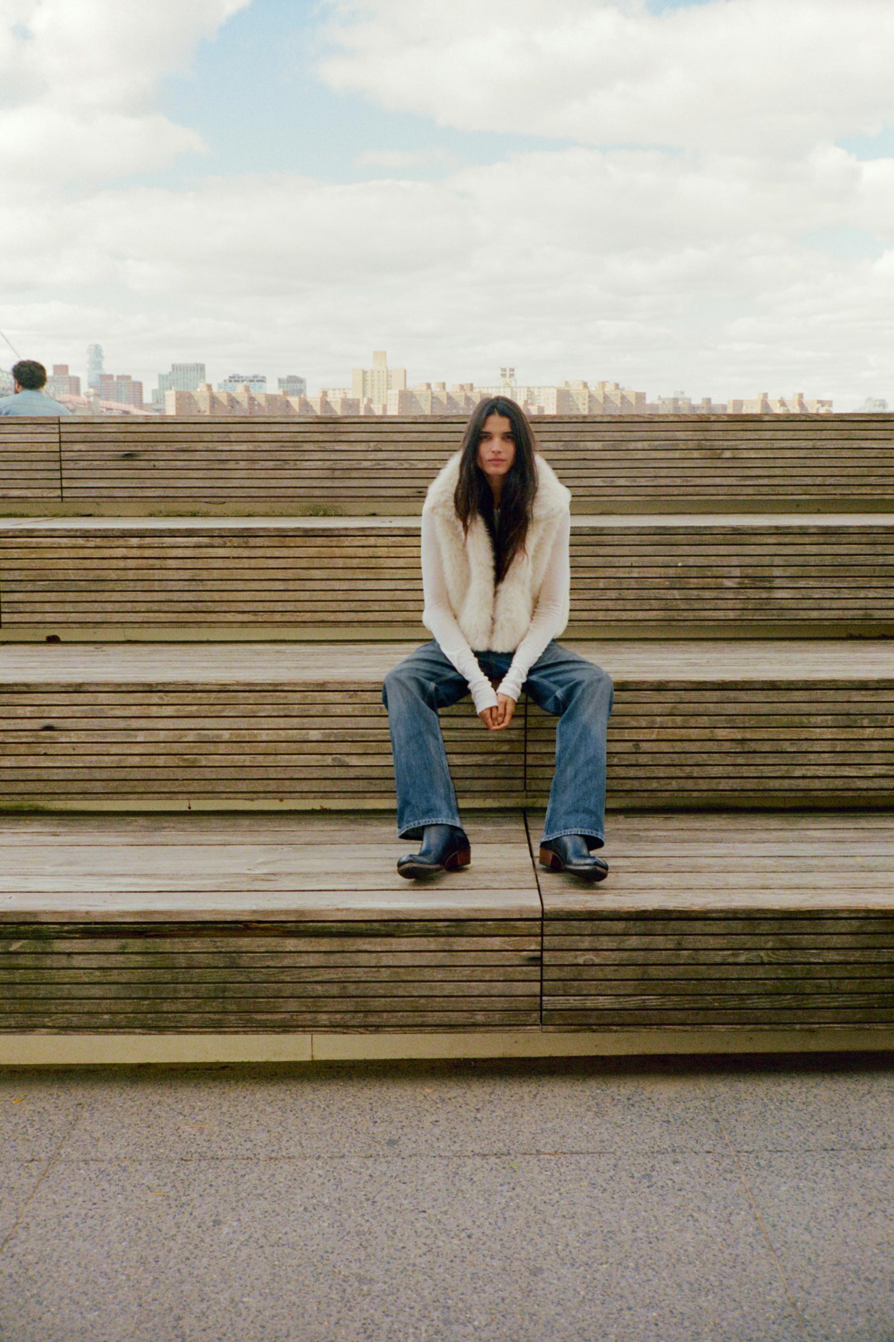 Wide-leg high-waist jeans