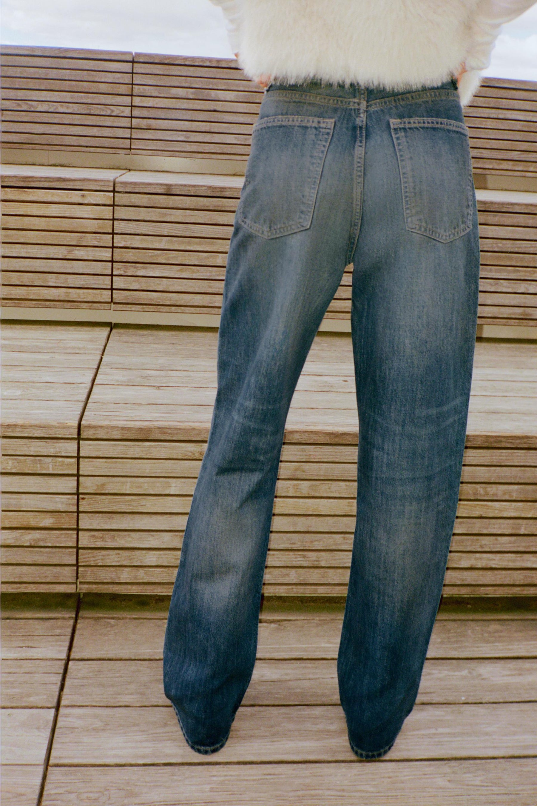 Wide-leg high-waist jeans