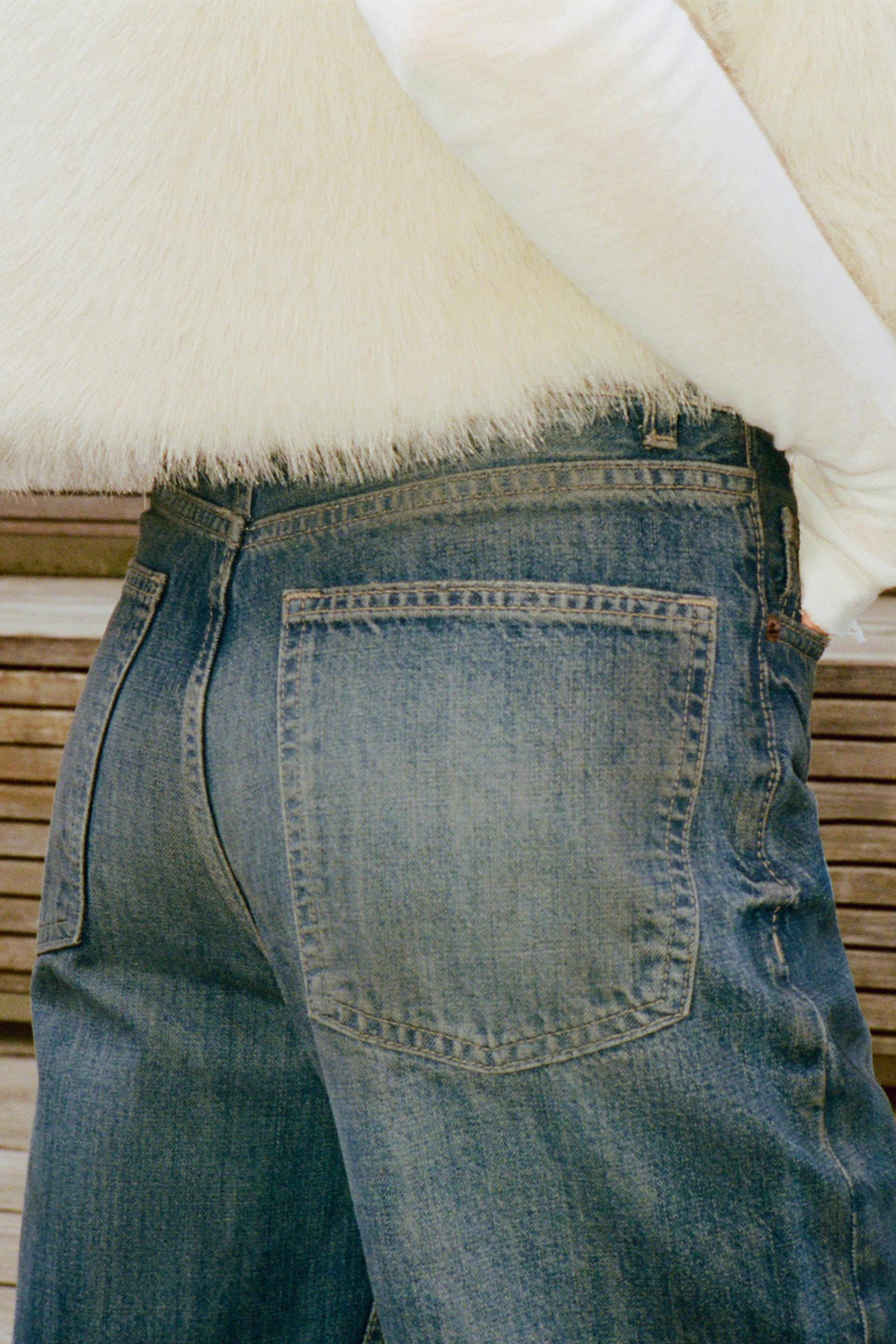 Wide-leg high-waist jeans