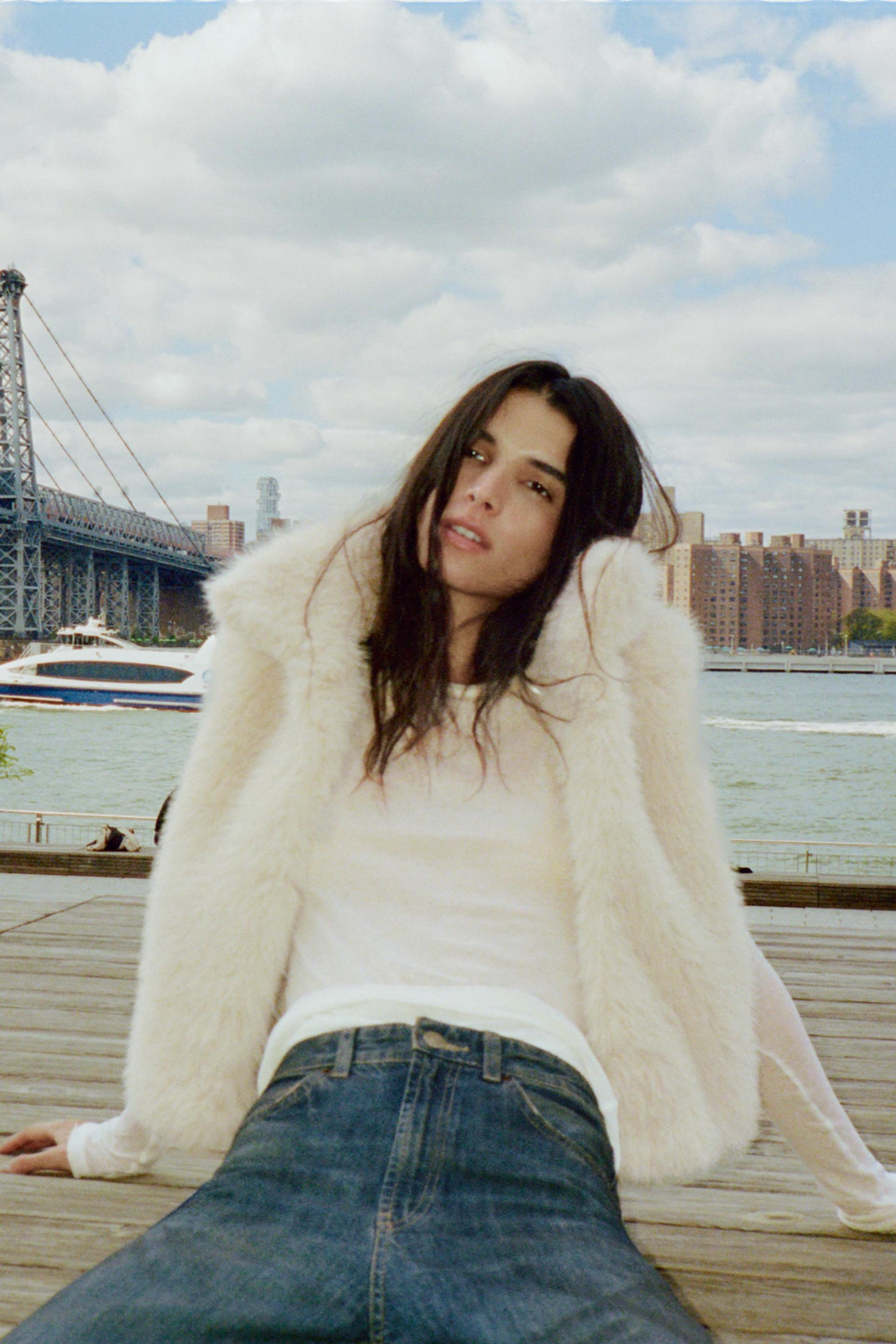 Wide-leg high-waist jeans