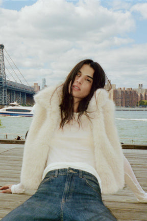 Wide-leg high-waist jeans