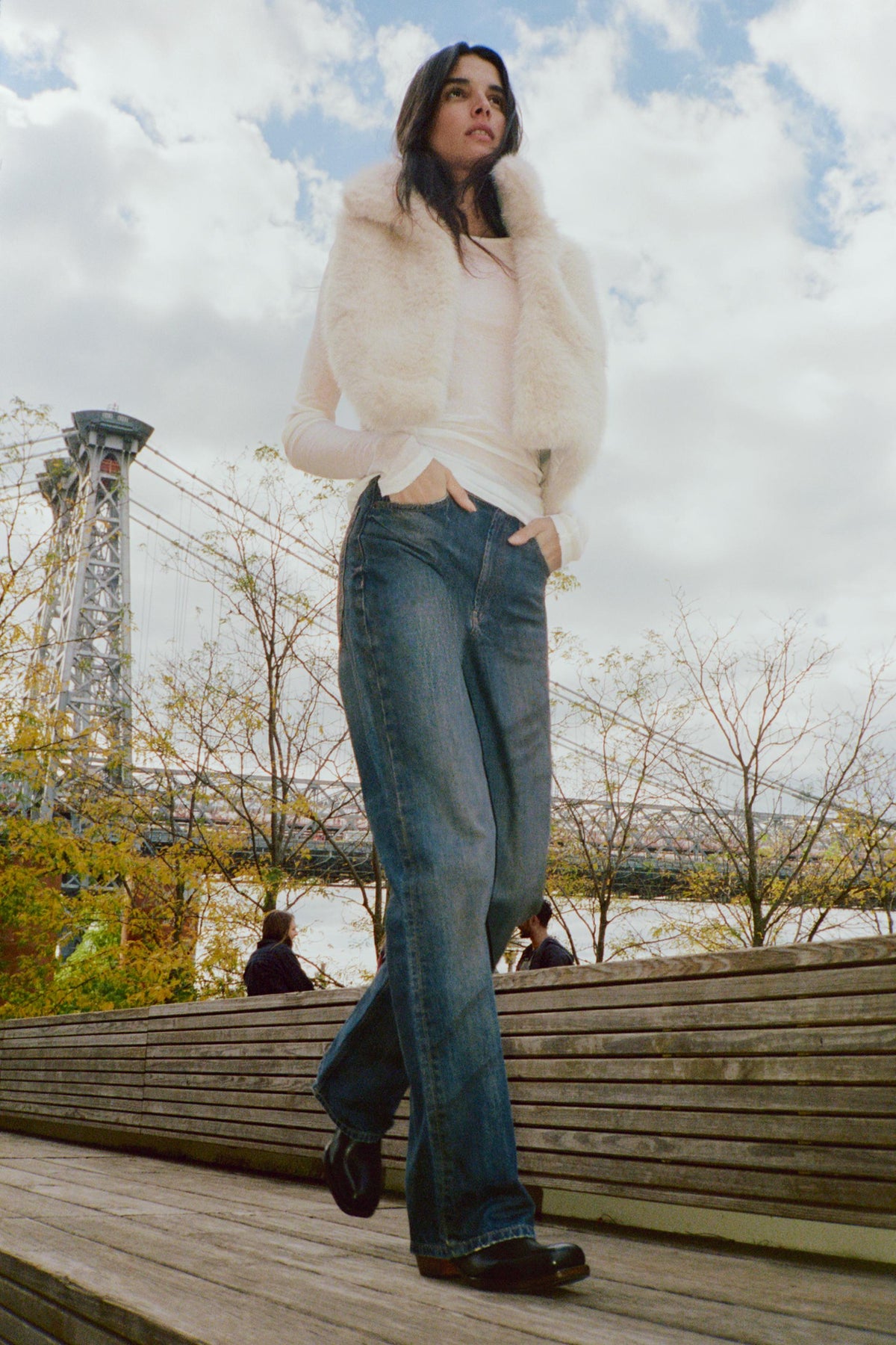 Wide-leg high-waist jeans