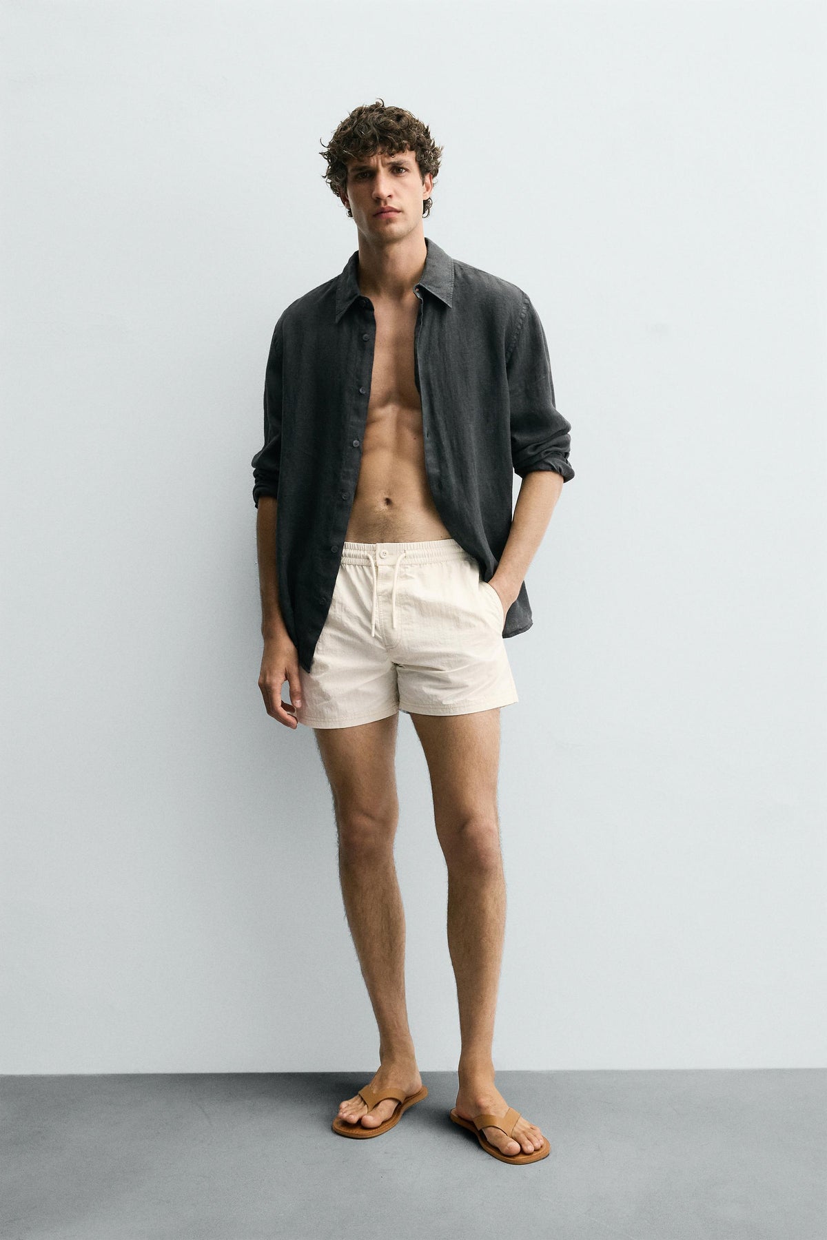 CONTRAST MID-LENGTH SWIMMING TRUNKS - Image 1