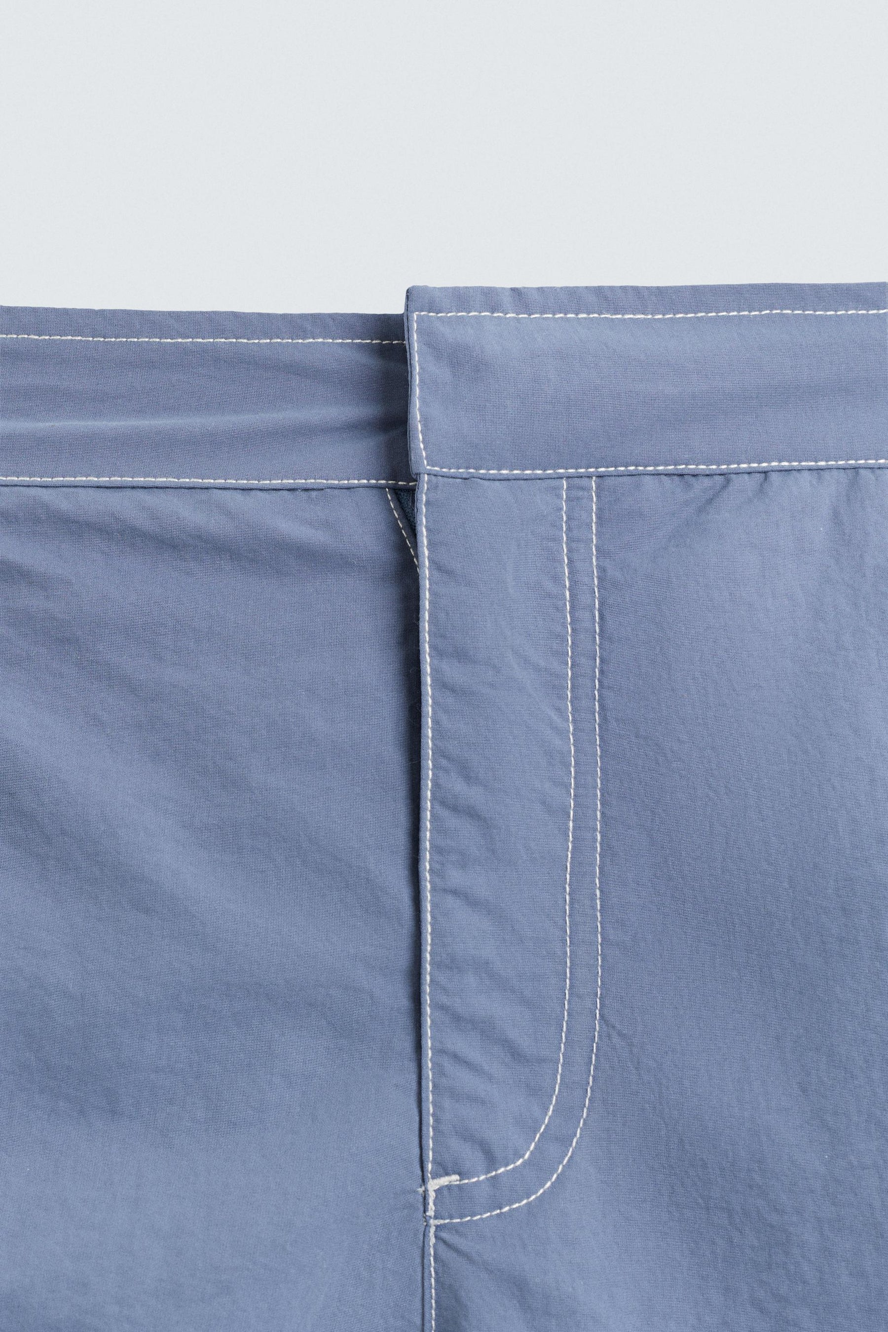 CONTRAST WASH MID-LENGTH SWIMMING TRUNKS - Image 3