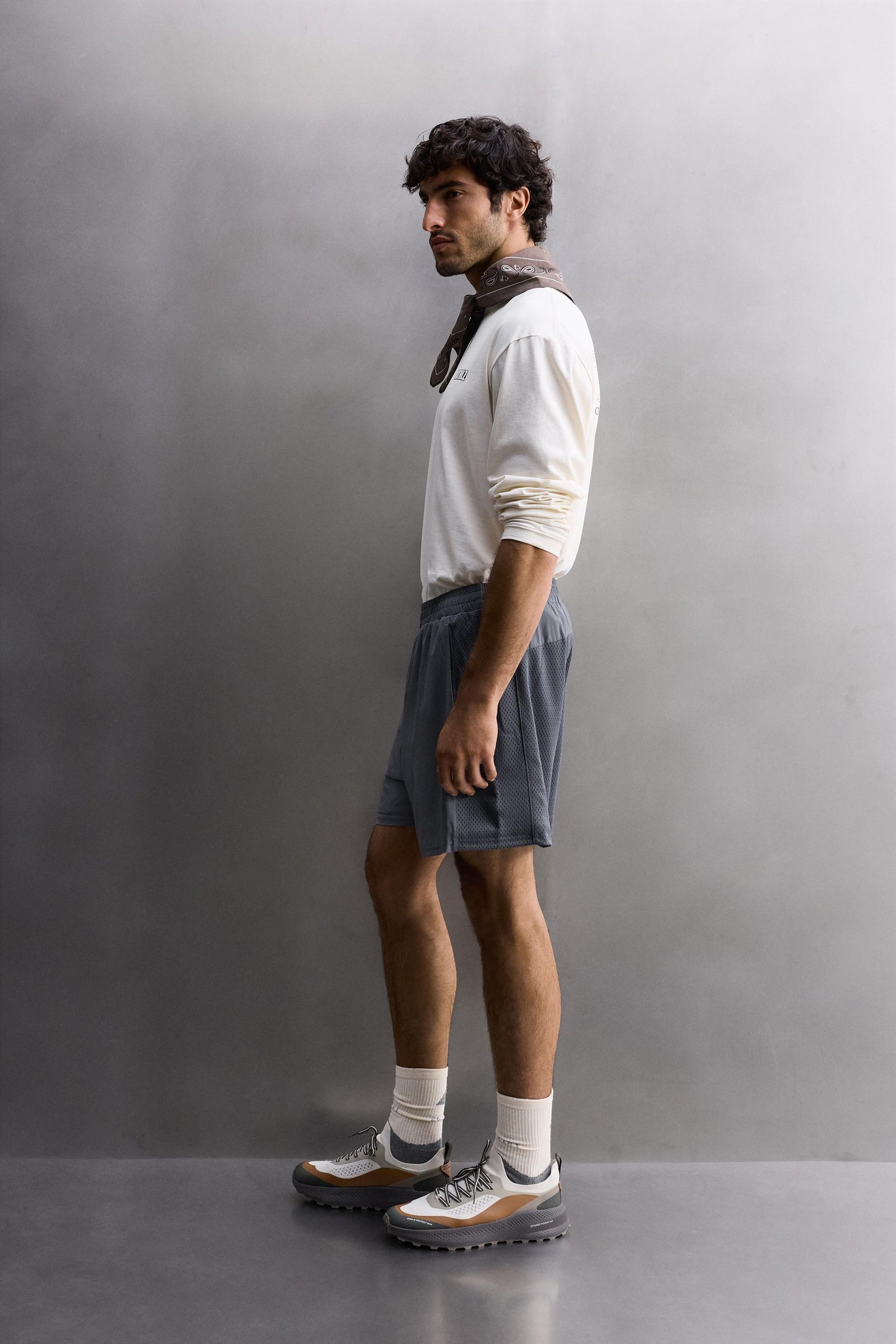 CONTRAST PERFORATED SHORTS - Image 4