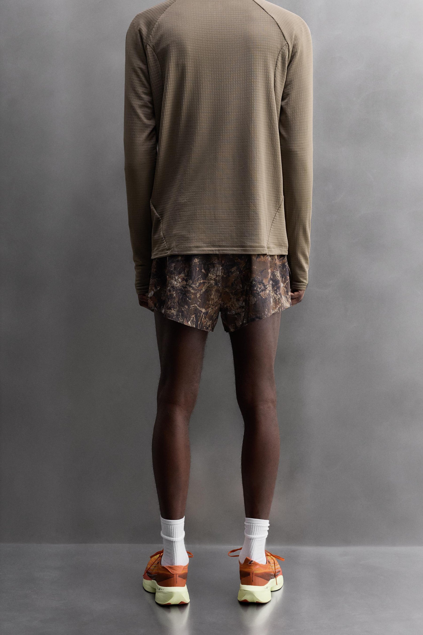 RUNNING SHORTS WITH TREE PRINT - Image 3