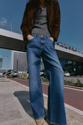 Relaxed Slim Low-Rise Jeans