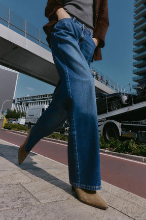 Relaxed Slim Low-Rise Jeans