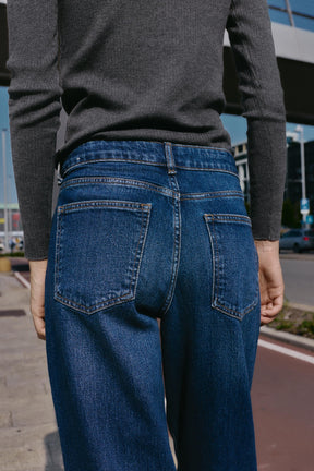 Relaxed Slim Low-Rise Jeans