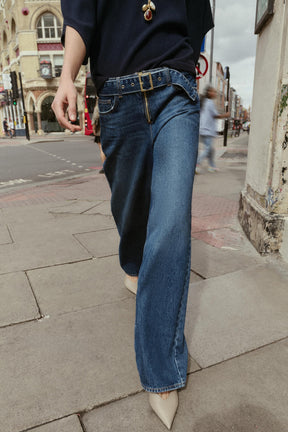 WIDE-LEG BELTED JEANS