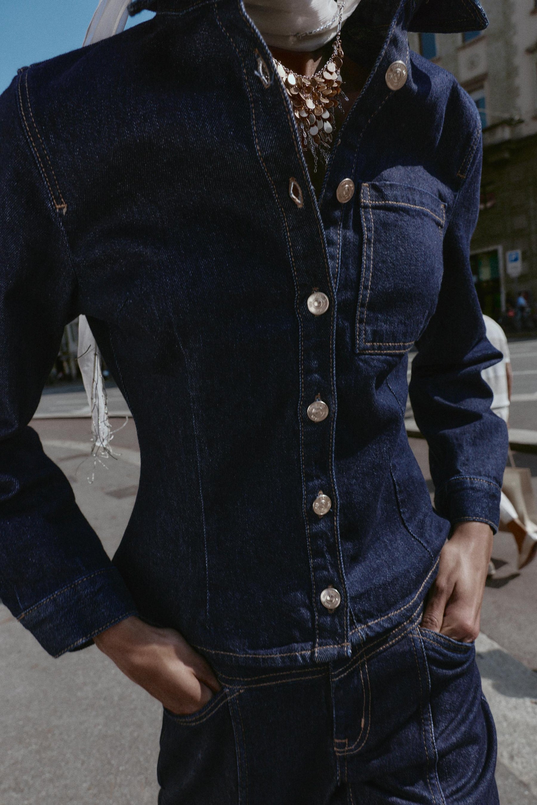 FITTED DENIM SHIRT