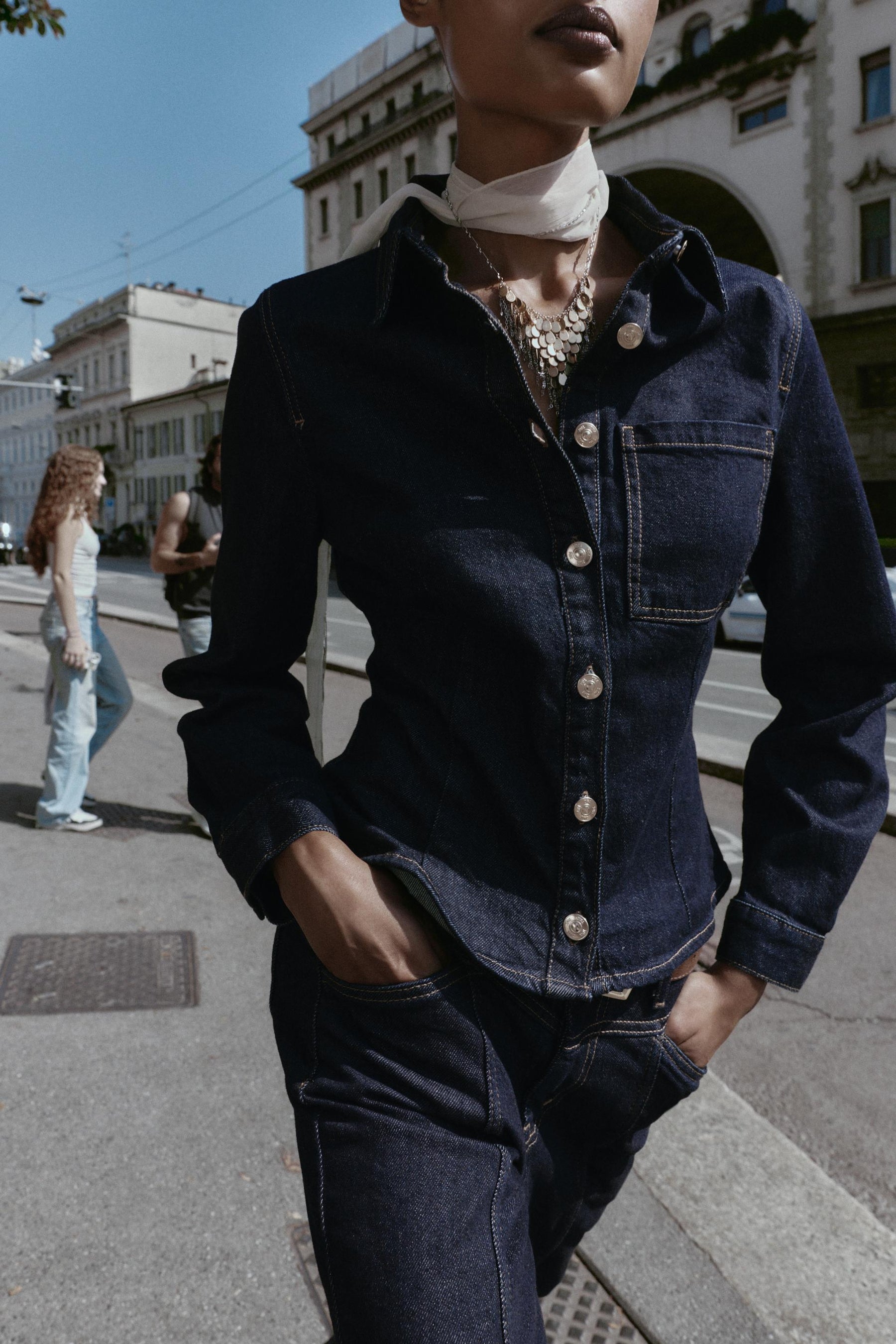 FITTED DENIM SHIRT