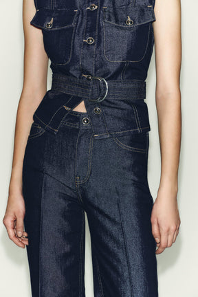 Straight mid-waist creased jeans.