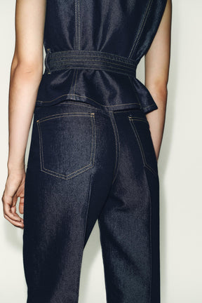 Straight mid-waist creased jeans.