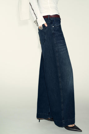 Wide-leg high-waist jeans