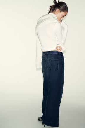 Wide-leg high-waist jeans