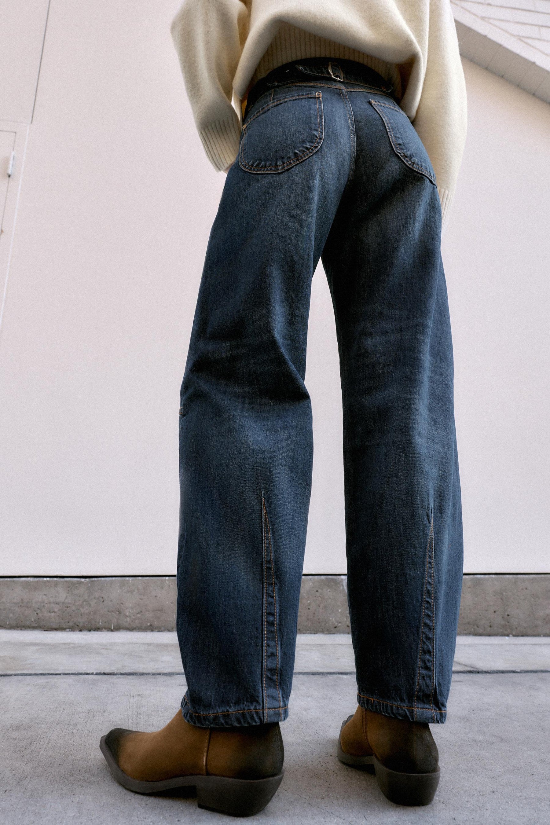Mid-Waist Balloon Fit Jeans