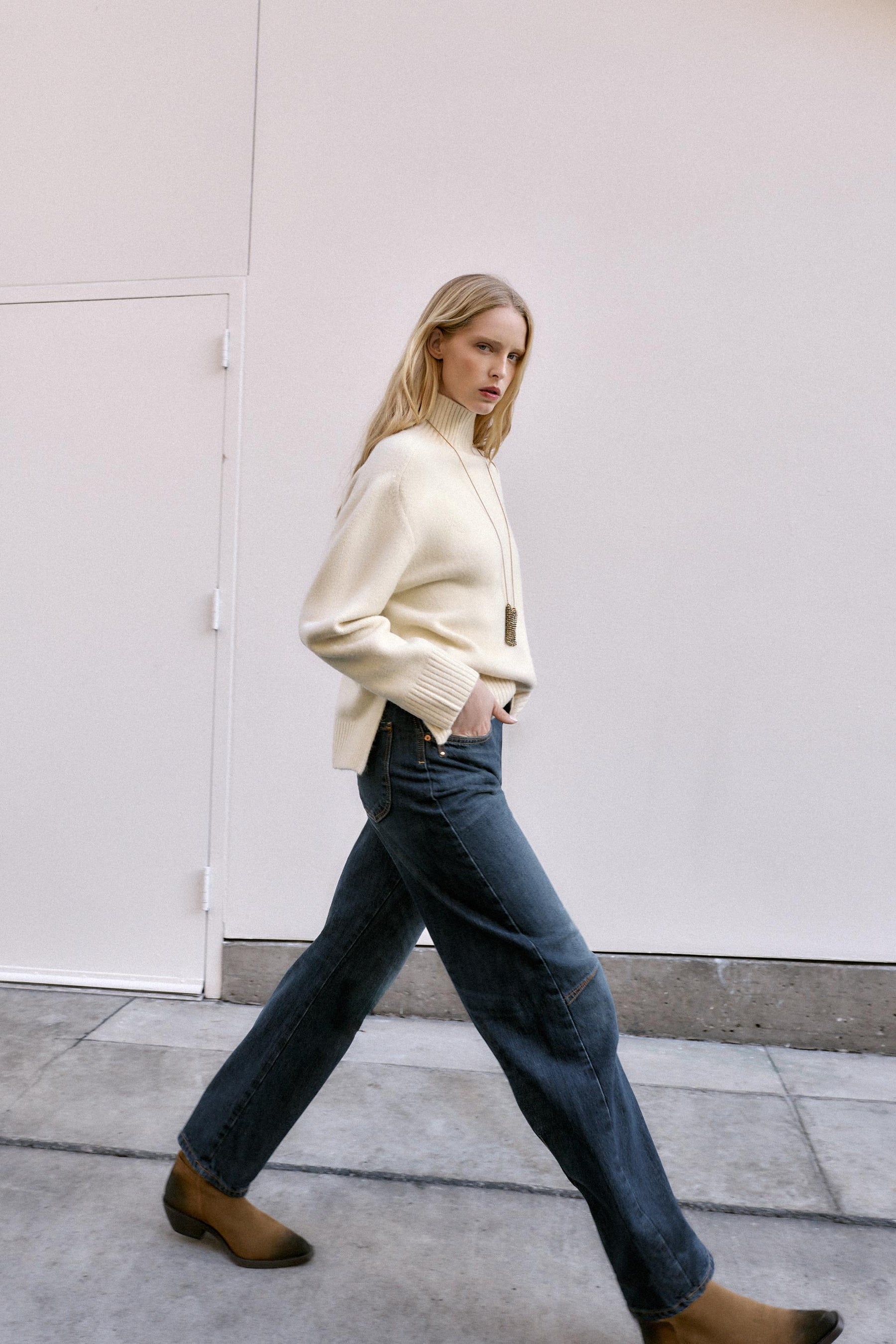 Mid-Waist Balloon Fit Jeans