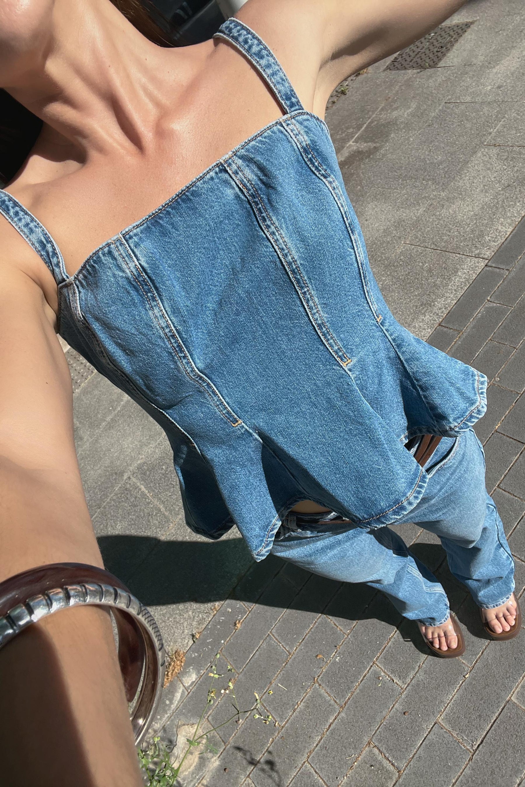 Straight high-waist belted jeans