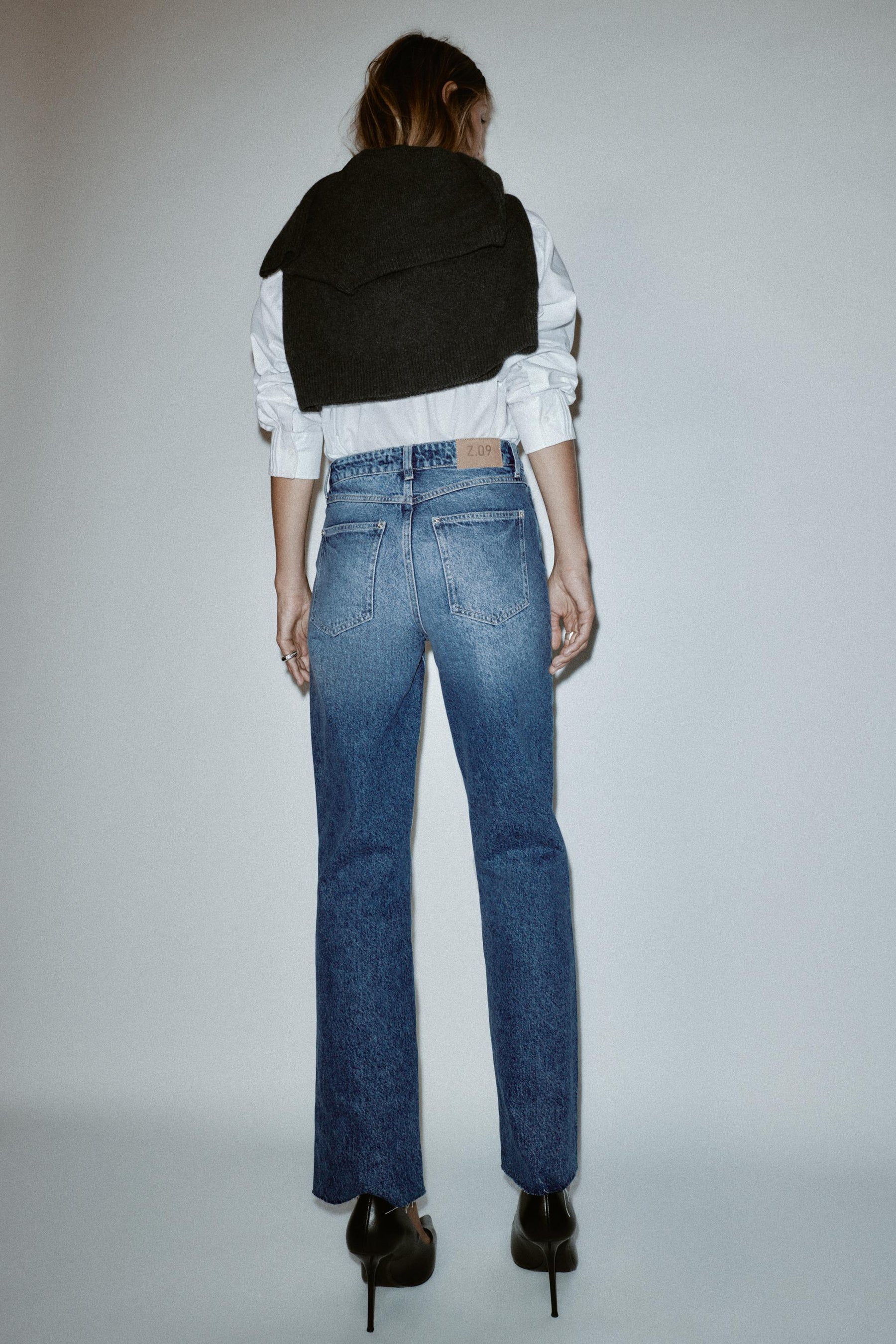Straight high-waist cross-over jeans
