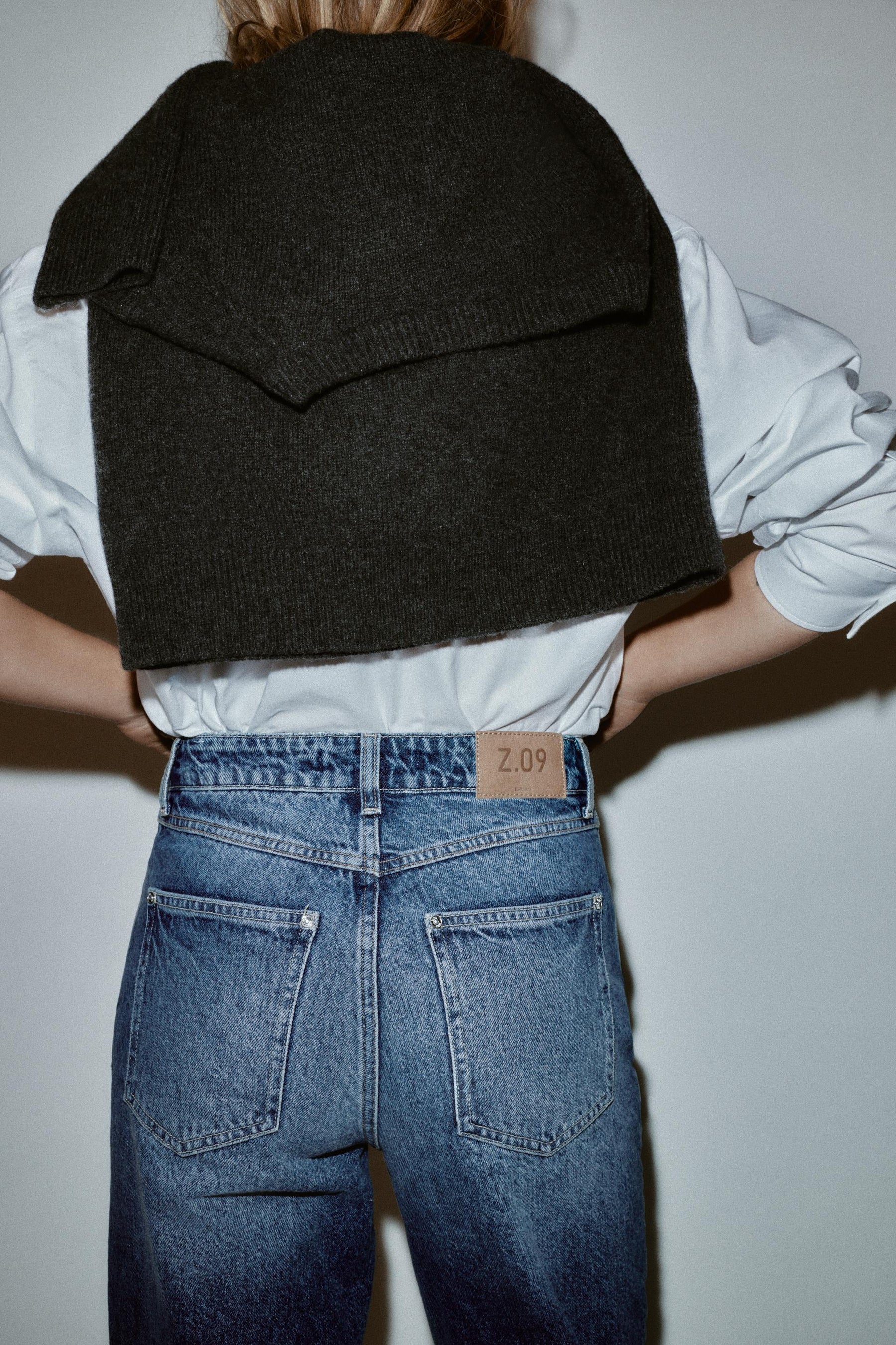 Straight high-waist cross-over jeans