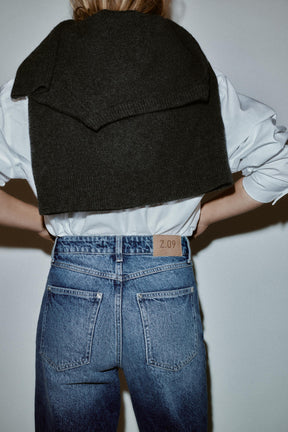 Straight high-waist cross-over jeans