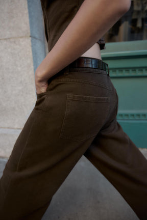 High-waist belted jeans