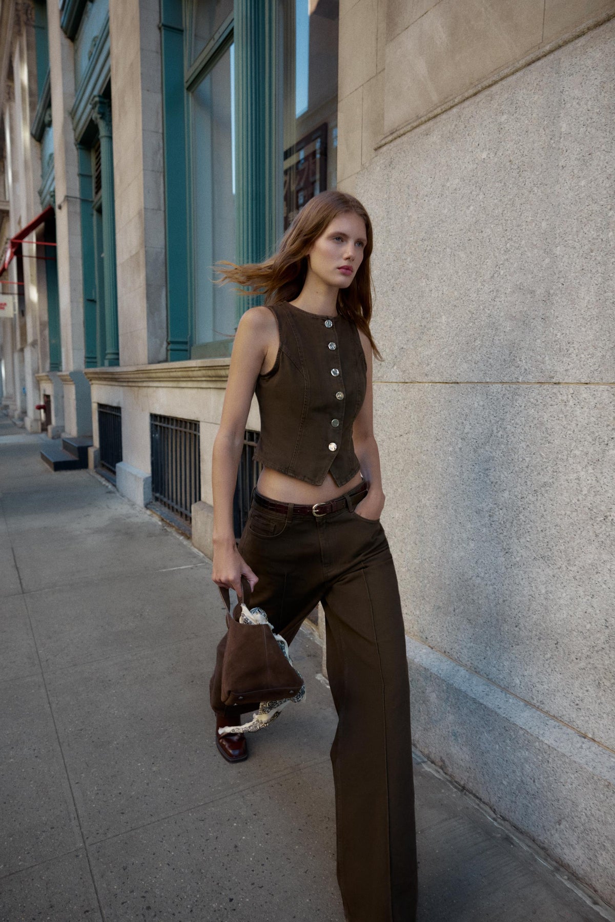 High-waist belted jeans