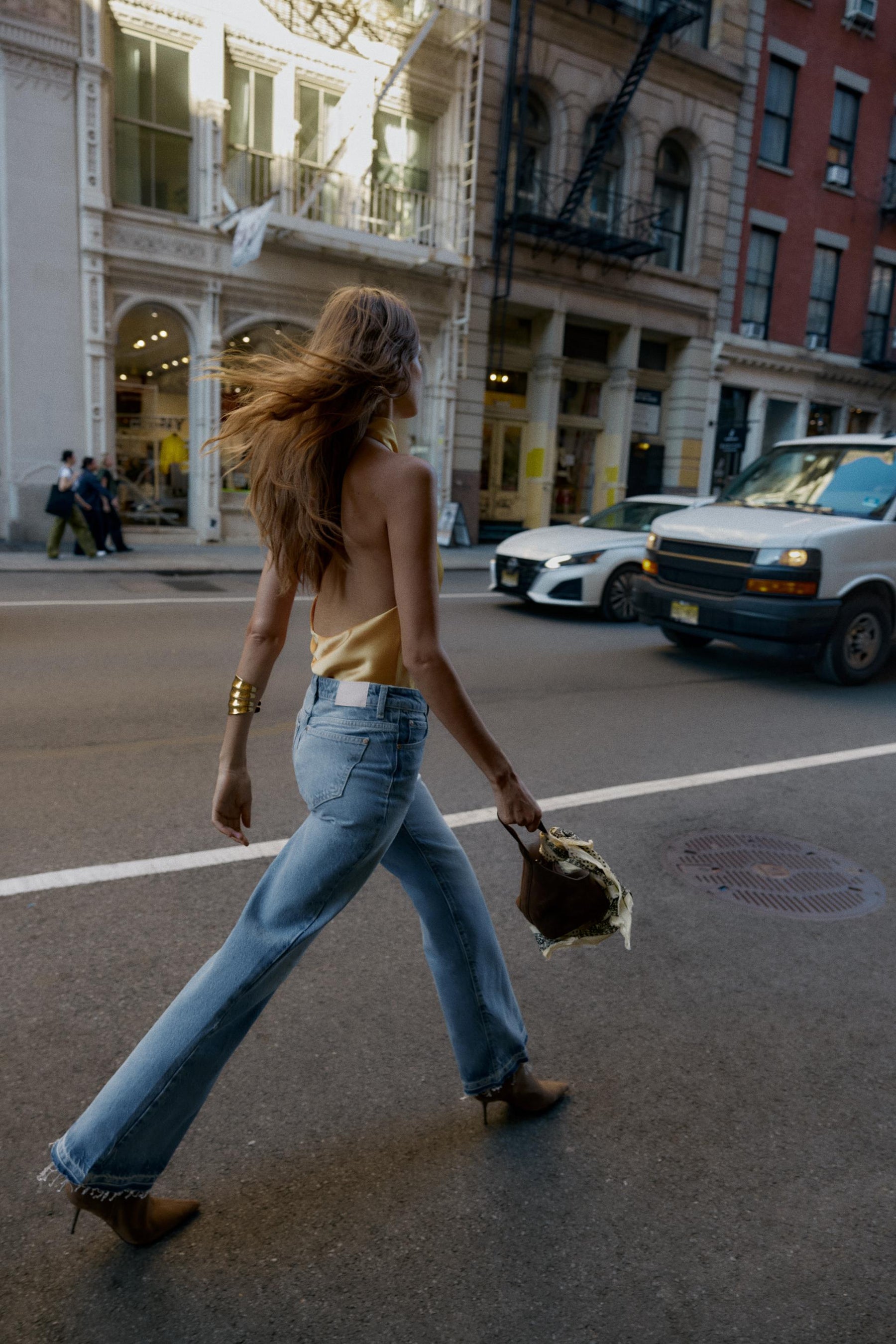 MID-WAIST BOOTCUT JEANS